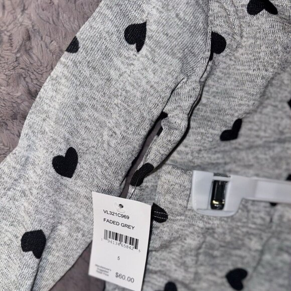 Vigoss Girls Soft Gray Heart Print 2 Piece Top & Shorts Knit Set - Picture 3 of 4